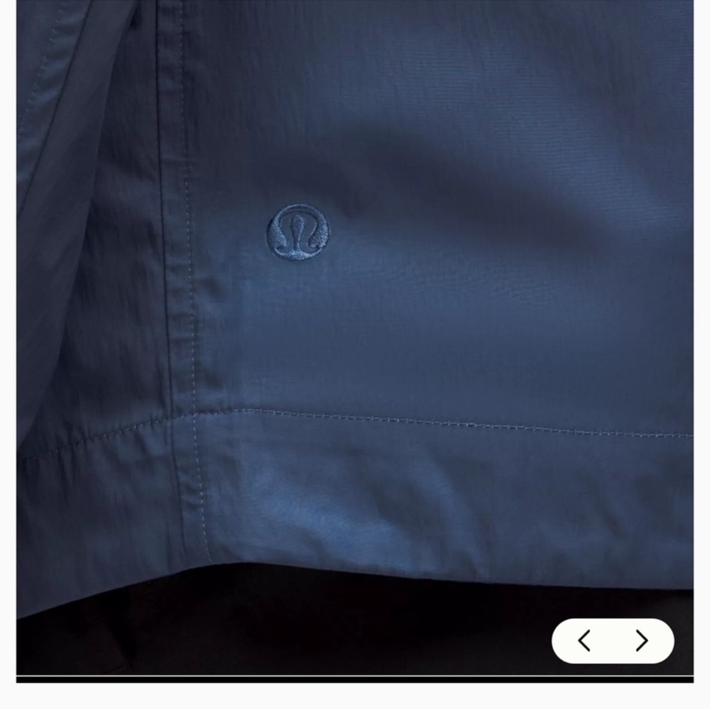 lululemon athletica Coaches Men's Lightweight Jacket - Picture 4 of 6